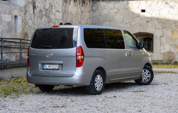 Hyundai H1 2.5 CRDi VGT E6 Tour A/T AJ NA SPLÁTKY/PROTIÚČET 2019 šedá