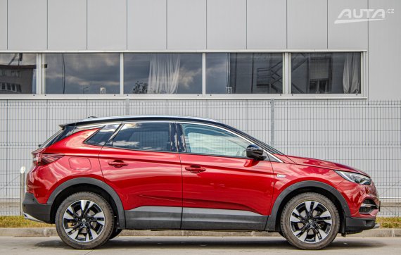 Opel Grandland X 1.6 TURBO S&amp;S Ultimate A/T8 2020 červená