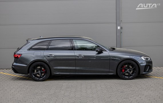 Audi A4 Avant 3.0 TDI Quattro 2020 šedá