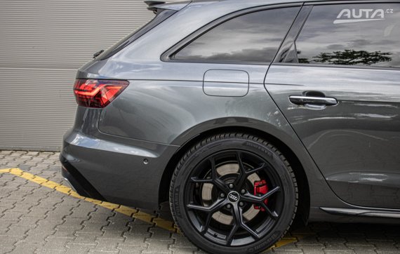 Audi A4 Avant 3.0 TDI Quattro 2020 šedá