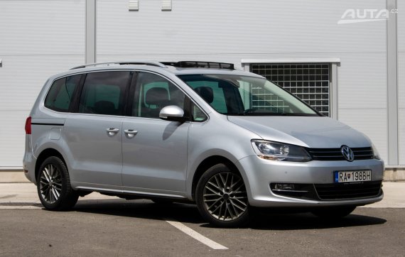 Volkswagen Sharan 2.0 TDI BMT Highline DSG AT6 130kW / NA SPLÁTKY / NA PROTIÚČET 2014 stříbrná metalíza