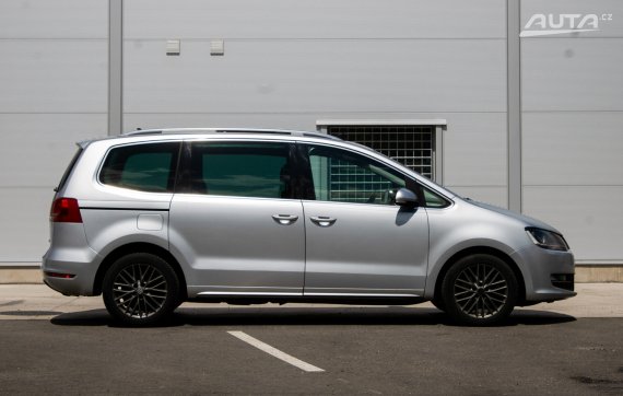 Volkswagen Sharan 2.0 TDI BMT Highline DSG AT6 130kW / NA SPLÁTKY / NA PROTIÚČET 2014 stříbrná metalíza