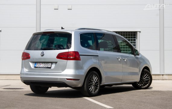 Volkswagen Sharan 2.0 TDI BMT Highline DSG AT6 130kW / NA SPLÁTKY / NA PROTIÚČET 2014 stříbrná metalíza