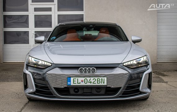 Audi E-tron GT 350kW / AJ NA SPLÁTKY / PROTIÚČET 2022 stříbrná metalíza