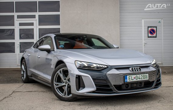 Audi E-tron GT 350kW / AJ NA SPLÁTKY / PROTIÚČET 2022 stříbrná metalíza