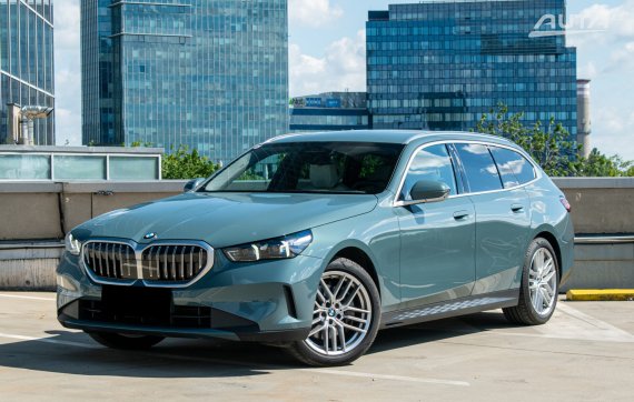 BMW Rad 5 Touring 540d xDrive 210kw  v ZÁRUKE / AJ NA SPLÁTKY / PROTIÚČET 2024 - hlavní pohled