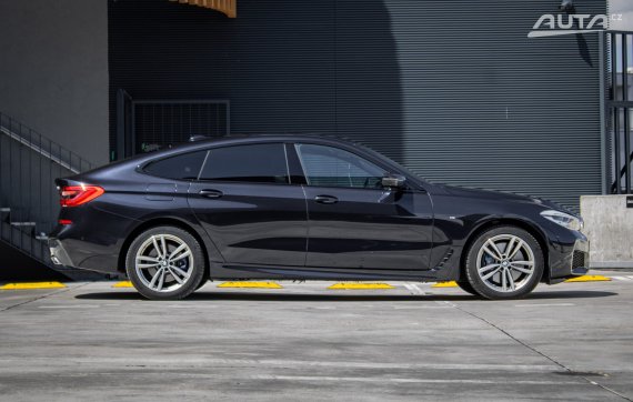 BMW Rad 6 GT 640i xDrive 250kW, AT/8 / AJ NA SPLÁTKY / PROTIÚČET / 2019 černá
