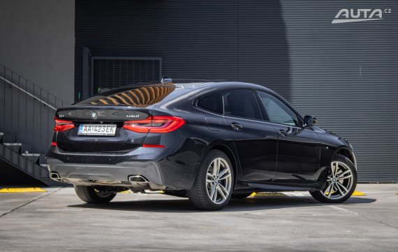 BMW Rad 6 GT 640i xDrive 250kW, AT/8 / AJ NA SPLÁTKY / PROTIÚČET / 2019 černá