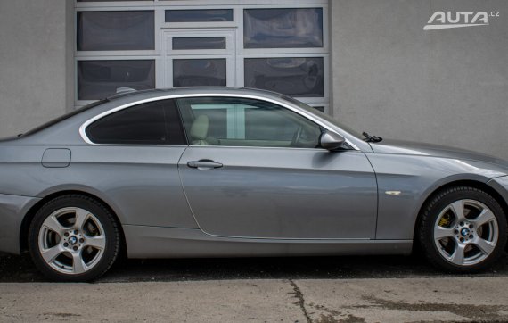 BMW Rad 3 325i xDrive, 160kW, M6, 3d. (2008 - 2012) / AJ NA SPLÁTKY / PROTIÚČET 2008 šedá