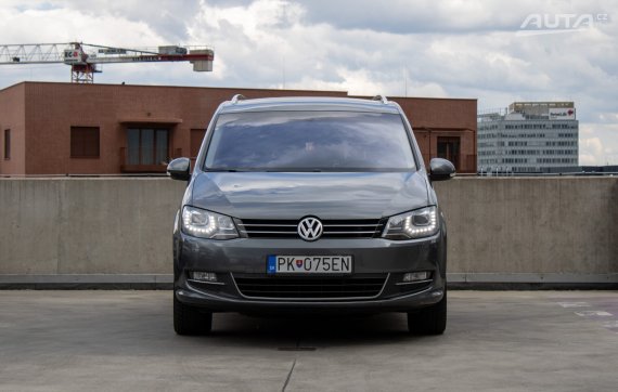Volkswagen Sharan 2.0 TDI BMT 177k Highline DSG AJ NA SPLÁTKY / PROTIÚČET 2014 šedá
