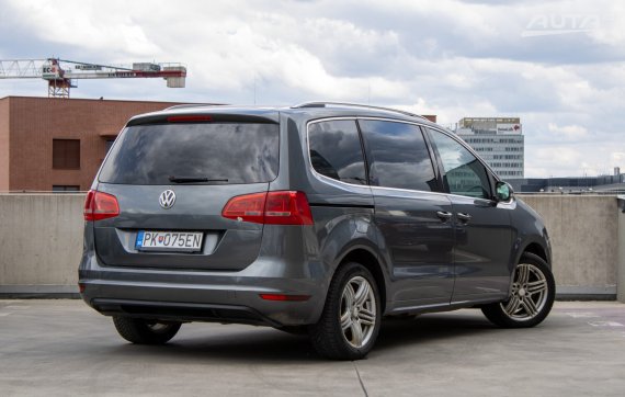 Volkswagen Sharan 2.0 TDI BMT 177k Highline DSG AJ NA SPLÁTKY / PROTIÚČET 2014 šedá