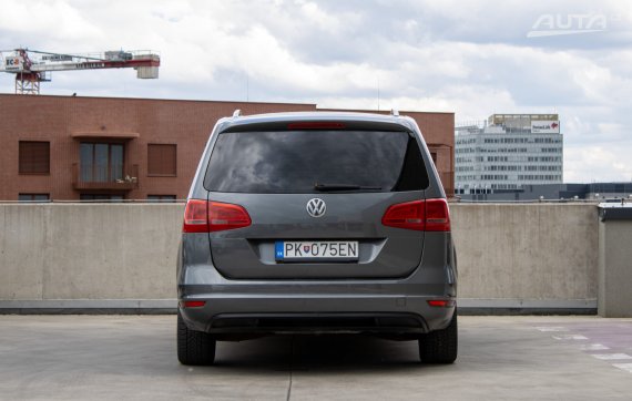 Volkswagen Sharan 2.0 TDI BMT 177k Highline DSG AJ NA SPLÁTKY / PROTIÚČET 2014 šedá