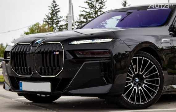 BMW M760e xDrive 280kw AT/8 2025 / AJ NA SPLÁTKY / PROTIÚČET 2025 černá
