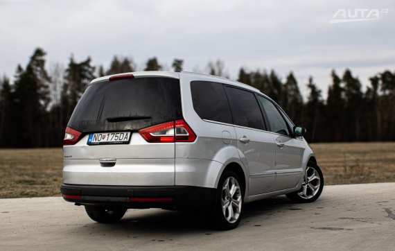 Ford Galaxy 2.0 TDCi DPF (120kW) PowerShift Ghia.  FINANCOVANIE/PROTIÚČET 2012 stříbrná metalíza