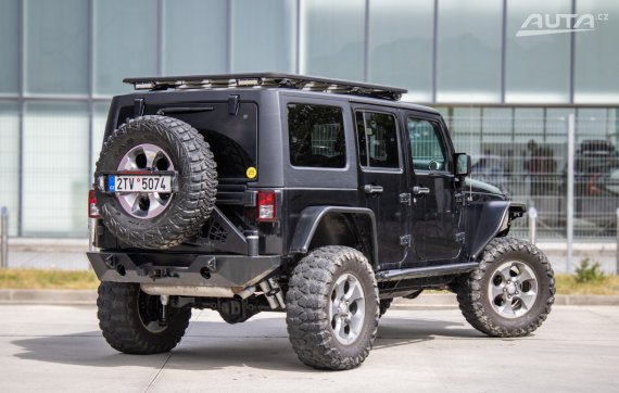 Jeep Wrangler Unlimited Rubicon 3.6 V6 LPG/Benzín / AJ NA SPLÁTKY / PROTIÚČET / 2016 černá