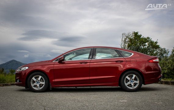 Ford Mondeo 2.0 TDCi Duratorq 180k Titanium 132kW, A6, 5d. /AJ NA SPLÁTKY/PROTIÚČET 2015 červená