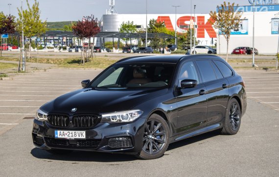 BMW Rad 5 Touring 530d xDrive M Sport A/T / 195kW / A8 / ZÁRUKA / AJ NA SPLÁTKY / PROTIÚČET 2020 - hlavní pohled