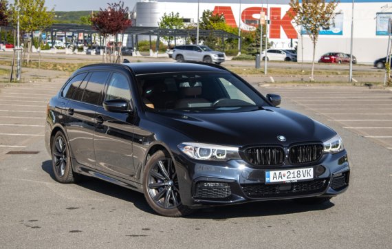 BMW Rad 5 Touring 530d xDrive M Sport A/T / 195kW / A8 / ZÁRUKA / AJ NA SPLÁTKY / PROTIÚČET 2020 černá
