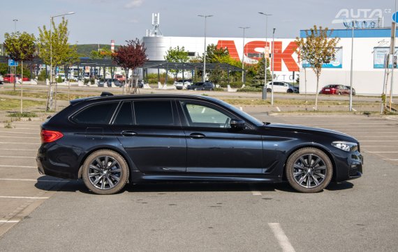 BMW Rad 5 Touring 530d xDrive M Sport A/T / 195kW / A8 / ZÁRUKA / AJ NA SPLÁTKY / PROTIÚČET 2020 černá