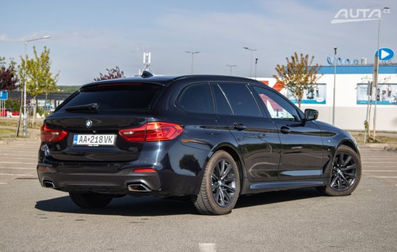 BMW Rad 5 Touring 530d xDrive M Sport A/T / 195kW / A8 / ZÁRUKA / AJ NA SPLÁTKY / PROTIÚČET 2020 černá