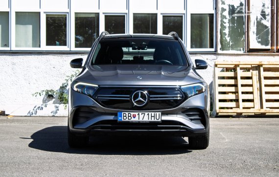 Mercedes-Benz EQB 350 4MATIC 215kW AMG-PACKET / NA SPLÁTKY / NA PROTIÚČET 2022 šedá