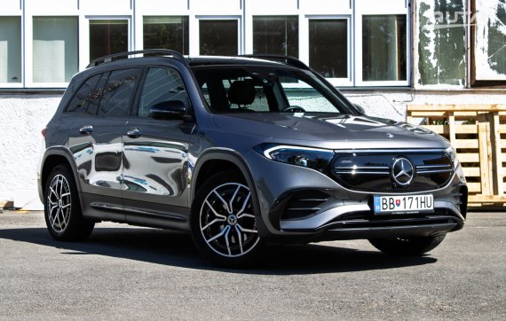 Mercedes-Benz EQB 350 4MATIC 215kW AMG-PACKET / NA SPLÁTKY / NA PROTIÚČET 2022 šedá
