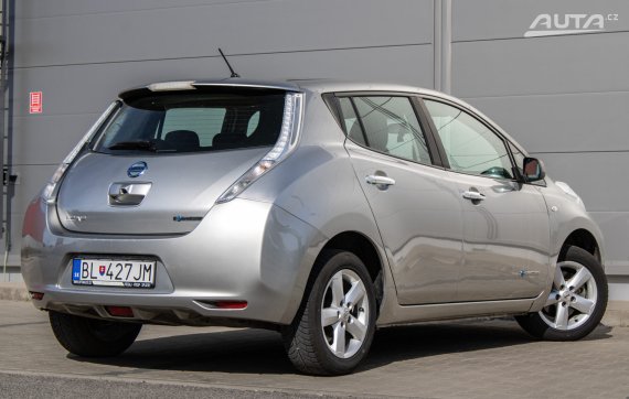 Nissan Leaf 80kW  / NA SPLÁTKY / NA PROTIÚČET 2015 šedá