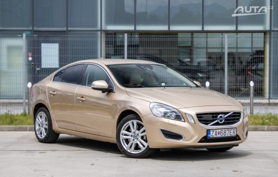 Volvo S60 2.0T Summum Powershift, 149kW, A6 / AJ NA SPLÁTKY / PROTIÚČET / 2011 žlutá