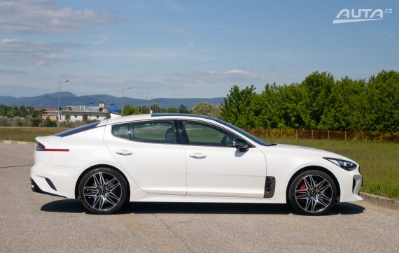 Kia Stinger 3.3 T- GDi GT 4WD  / AJ NA SPLÁTKY - PROTIHODNOTA / 2021 bílá