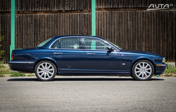 Jaguar XJ XJ6 2.7 D Executive, 152kW, A6, 4d / AJ NA SPLÁTKY / PROTIHODNOTA / 2006 modrá