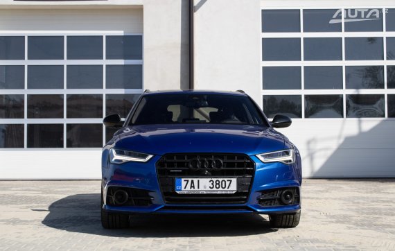 Audi A6 2017 modrá