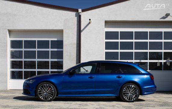 Audi A6 2017 modrá
