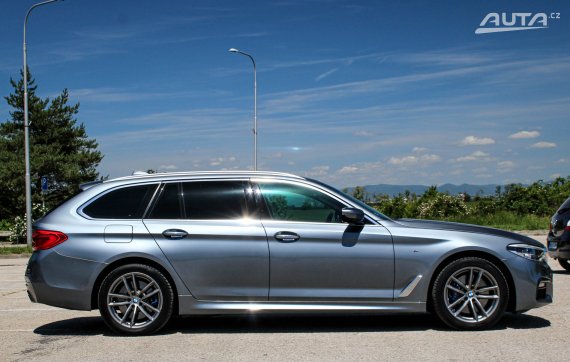 BMW Rad 5 Touring G31 530d xDrive A/T / AJ NA SPLÁTKY / PROTIÚČET / 2018 šedá
