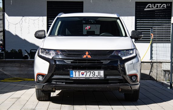 Mitsubishi Outlander 110kW AT 4x4 2018 / AJ NA SPLÁTKY / PROTIÚČET / 2018 bílá