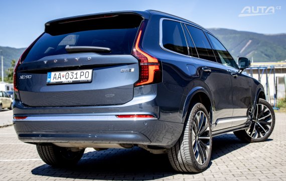 Volvo XC90 B5 AWD benzín Plus Bright Auto, AT8, 184kw, 5d. 2025 modrá