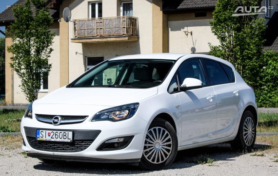 Opel Astra 1.4 Turbo Enjoy / AJ NA SPLÁTKY / PROTIÚČET / 2013 - hlavní pohled