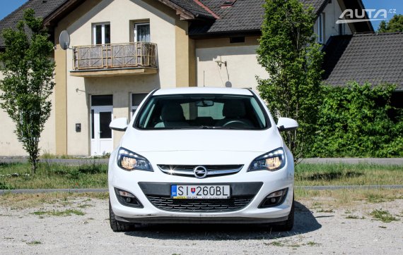 Opel Astra 1.4 Turbo Enjoy / AJ NA SPLÁTKY / PROTIÚČET / 2013 bílá