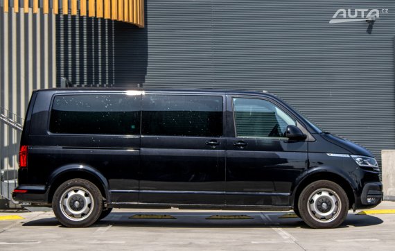 Volkswagen Caravelle 2.0 TDI T6 Comfortline / AJ NA SPLÁTKY / PROTIÚČET / 2021 černá