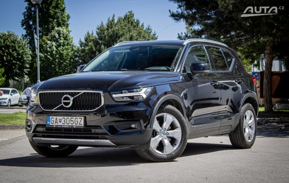 Volvo XC40 B4 Momentum A/T, 145kW, A8, 5d / AJ NA SPLÁTKY / PROTIHODNOTA /