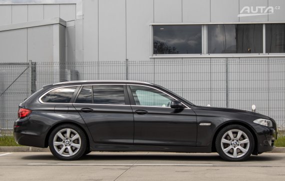 BMW Rad 5 Touring 525d AT 160kW218HP A8 / AJ NA SPLÁTKY / PROTIÚČET 2013 šedá