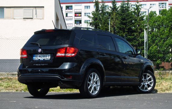Fiat Freemont 2.0 16V MultiJet 125kW MT6 / NA SPLÁTKY / NA PROTIÚČET 2013 černá