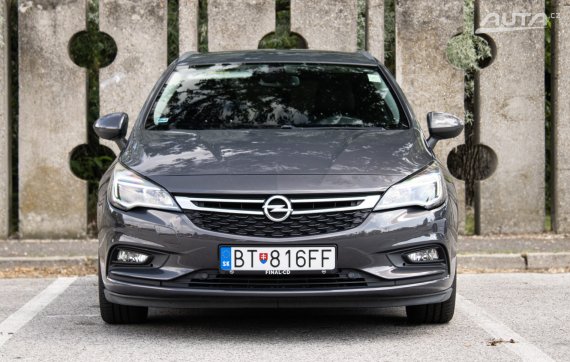 Opel Astra Sport Tourer 1.6, 2016, 81kW 2016 šedá