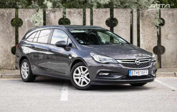 Opel Astra Sport Tourer 1.6, 2016, 81kW 2016 šedá