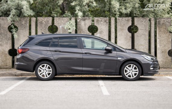 Opel Astra Sport Tourer 1.6, 2016, 81kW 2016 šedá