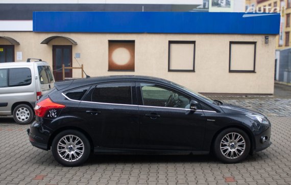 Ford Focus 2012 černá