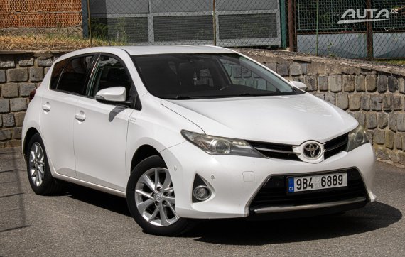 Toyota Auris 1.6 2013 bílá