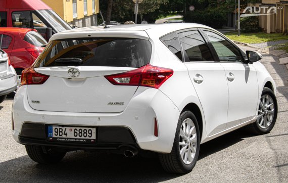 Toyota Auris 1.6 2013 bílá