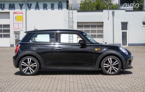 Mini Cooper F56 2015 černá