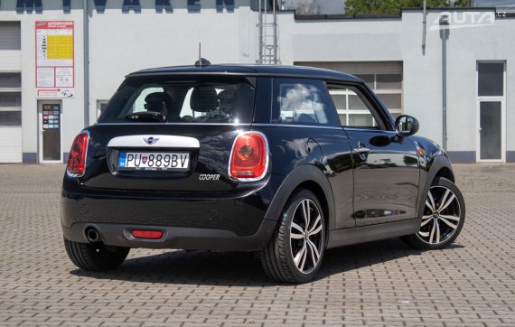 Mini Cooper F56 2015 černá