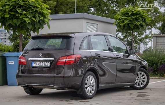 Mercedes-Benz B trieda B200d AT/7 100kW / AJ NA SPLÁTKY / PROTIÚČET 2018 hnědá
